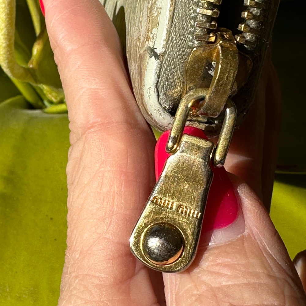 MUI MUI zip around wallet. EUC. Pale Green Snake-like print on outside, - Picture 6 of 11